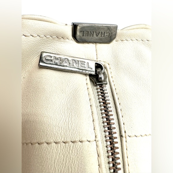 Auth Chanel White Chocolate Bar - Picture 4 of 15